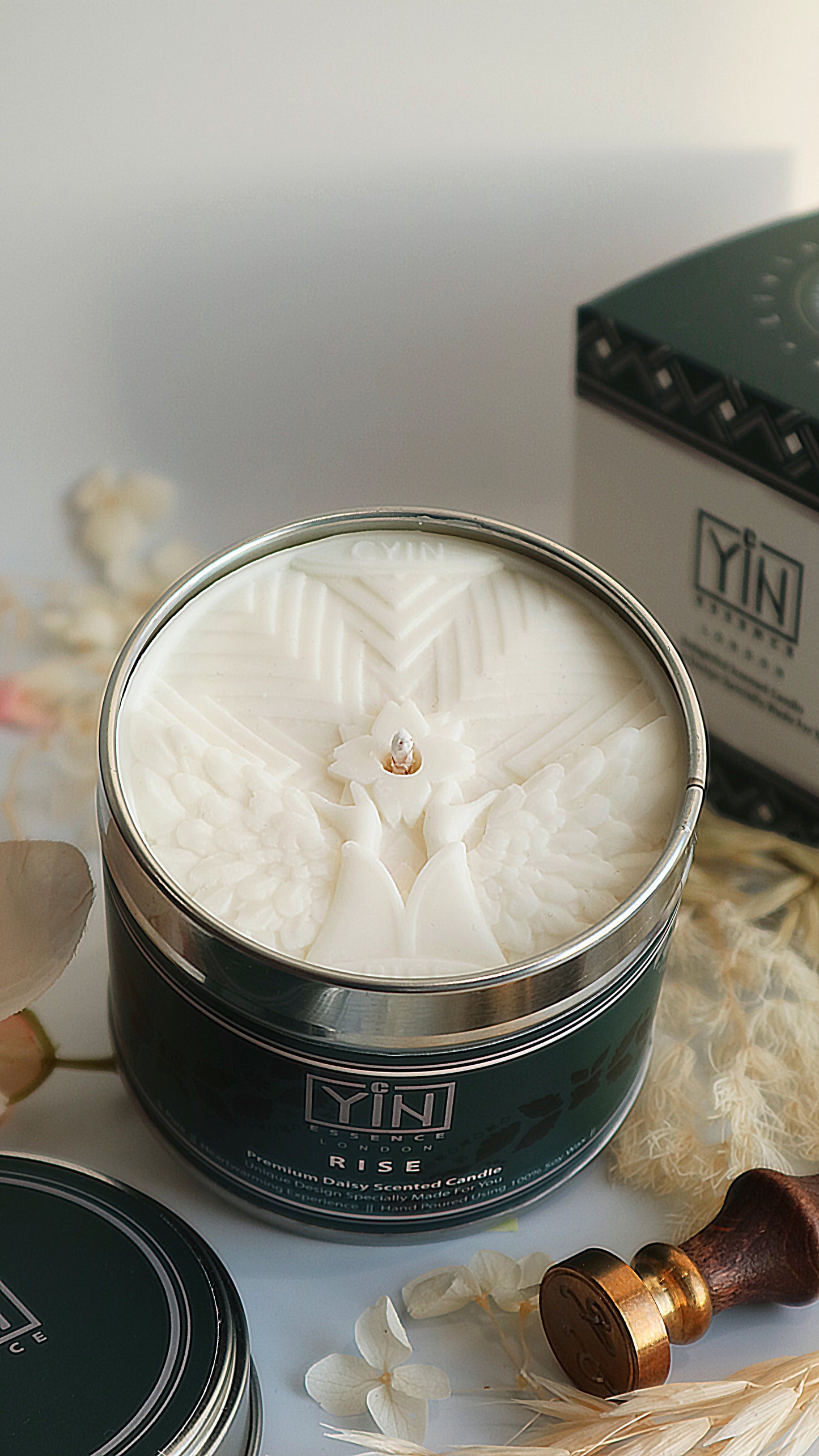 RISE – Premium Daisy Scented Candle