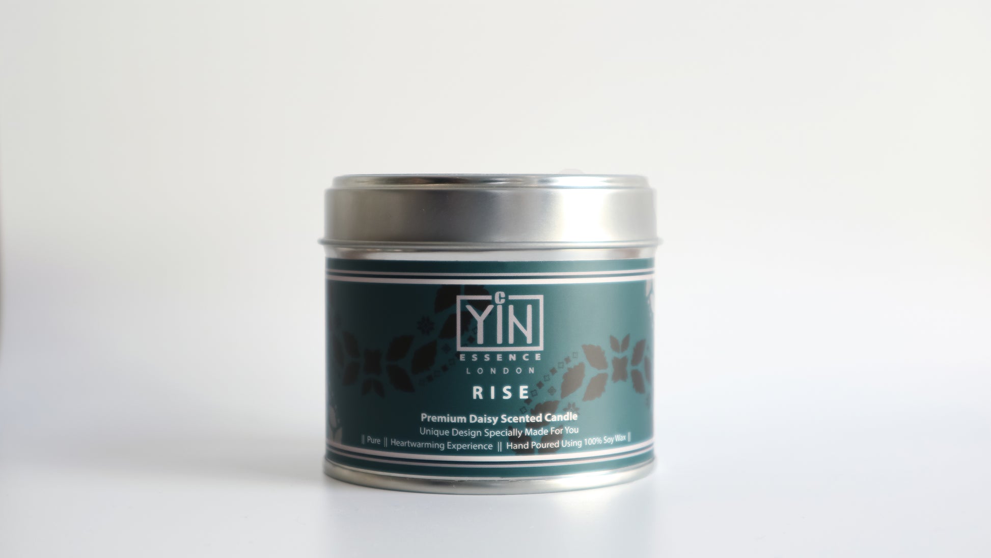 Premium daisy scented soy wax candles with a 3D design.